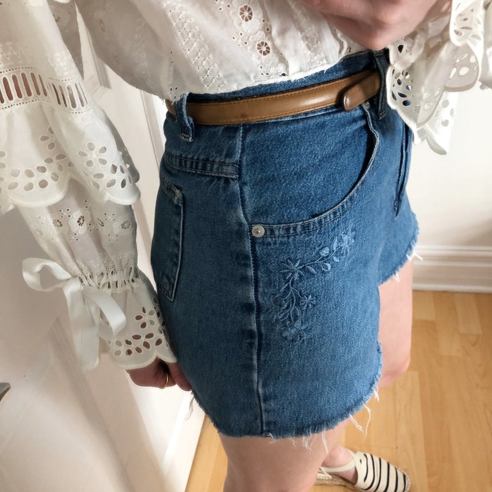 Vintage Denim Distressed High Waisted Jean Shorts - Picture 4 of 9